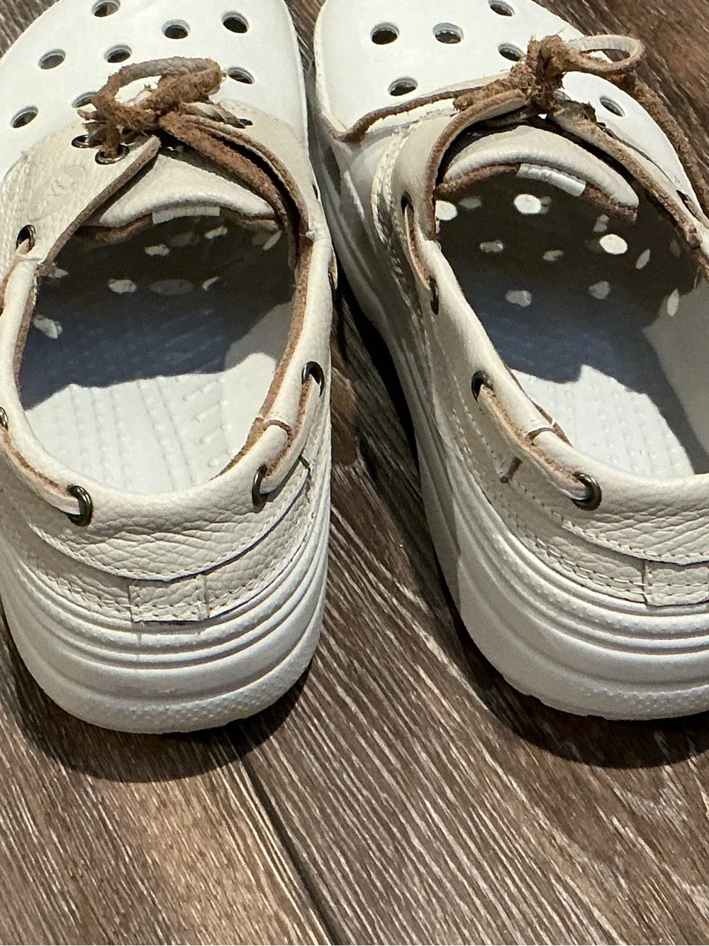 Crocs Islander Pit Crew Leather Boat Shoes Men’s 9 / Women’s 11 Ivory